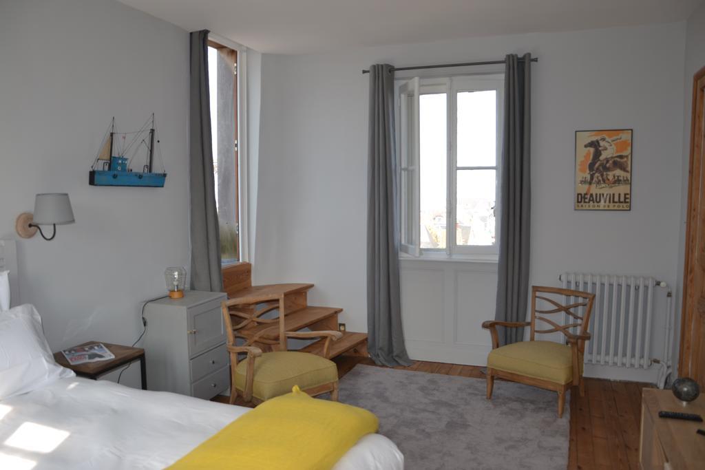 Guesthouse La Mascotte Villers-sur-Mer Exterior photo