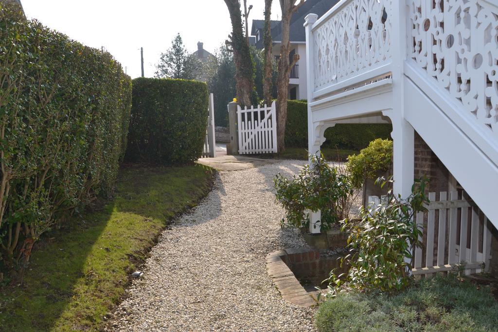 Guesthouse La Mascotte Villers-sur-Mer Exterior photo
