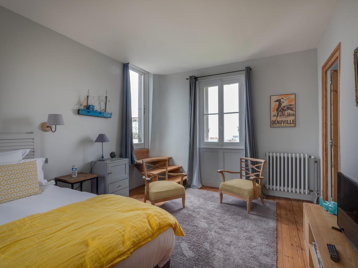 Guesthouse La Mascotte Villers-sur-Mer Exterior photo