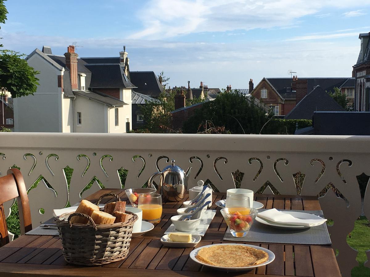 Guesthouse La Mascotte Villers-sur-Mer Exterior photo